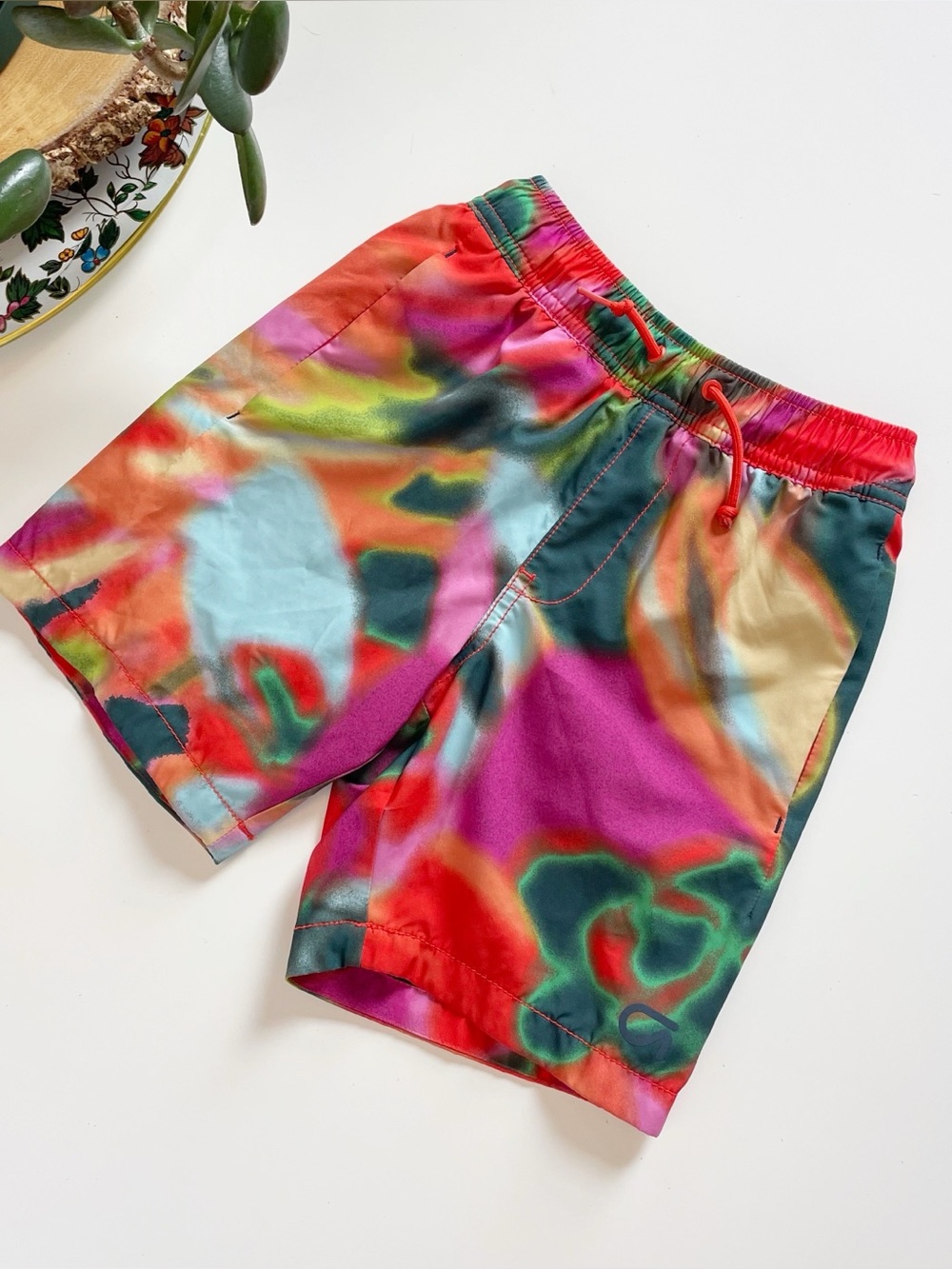 GapFit Kids Abstract Quick-Dry Shorts | Size 6-7